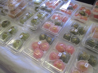 Mochi pounding at the Festival of Thanksgiving — photo courtesy of LeiHawaii