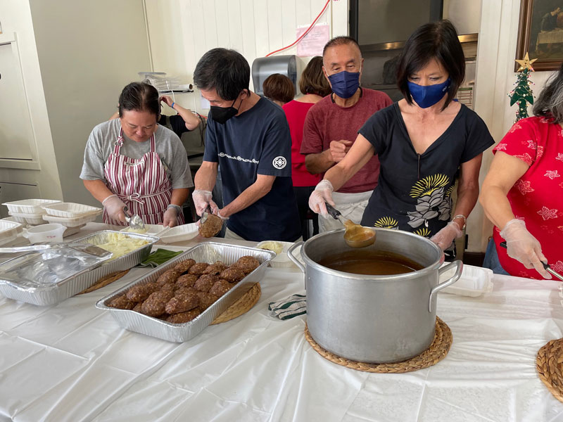Volunteers serving meals at Keauhou Shelter