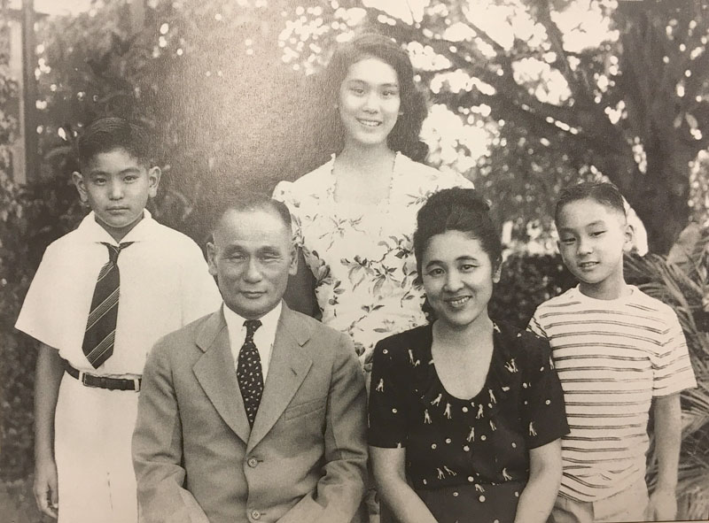 Tokioka family portrait circa 1945
